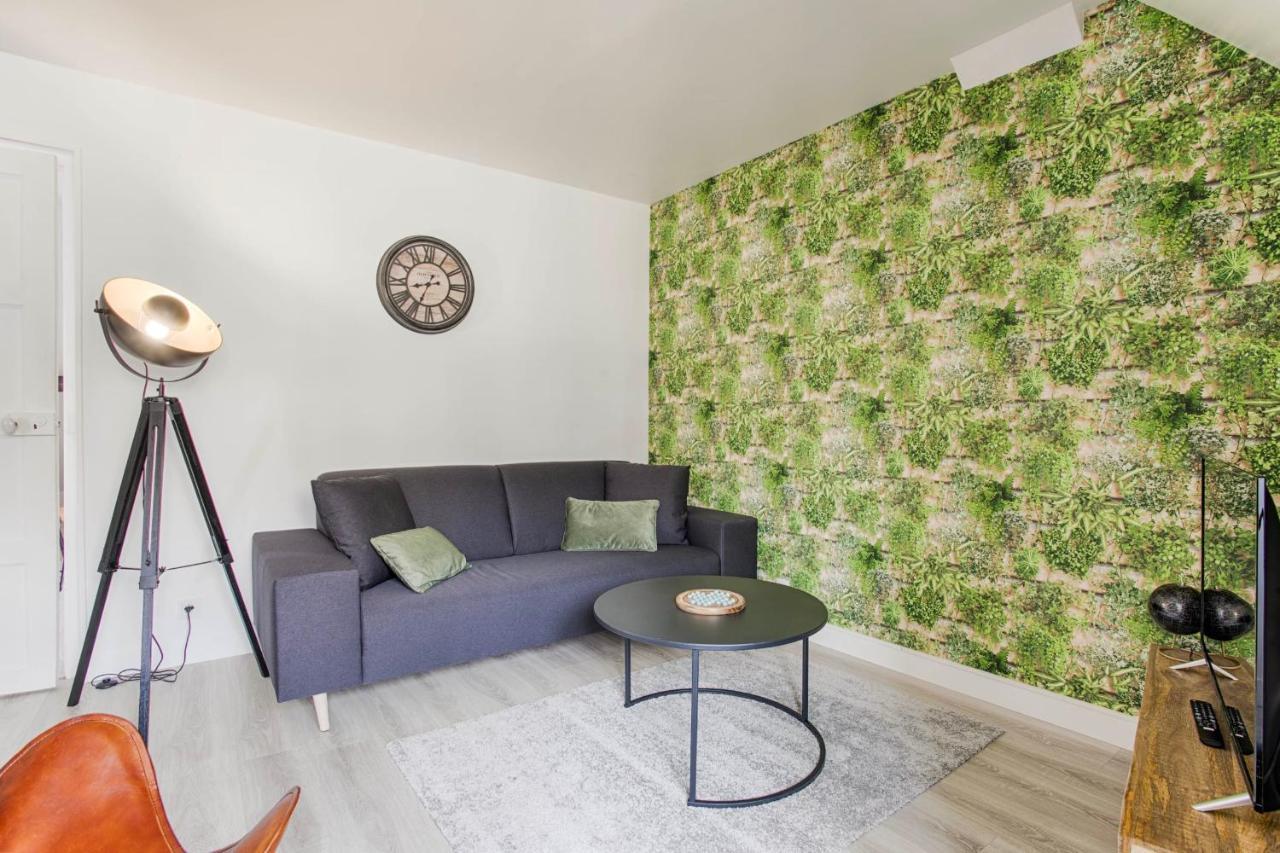 Апартаменты La Casa Centra Charm At Falaise'S Downtown Фалез Экстерьер фото